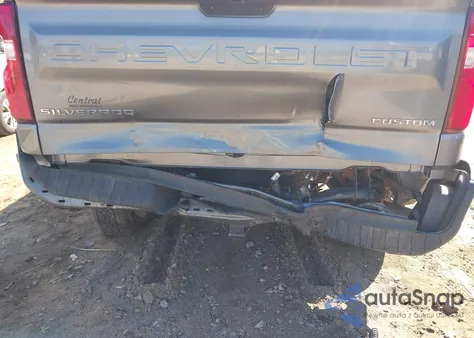 2021 Chevrolet Silverado 1500 4Wd Short Bed Custom z USA, uszkodzony, nr VIN 3GCPYBEK8MG455421